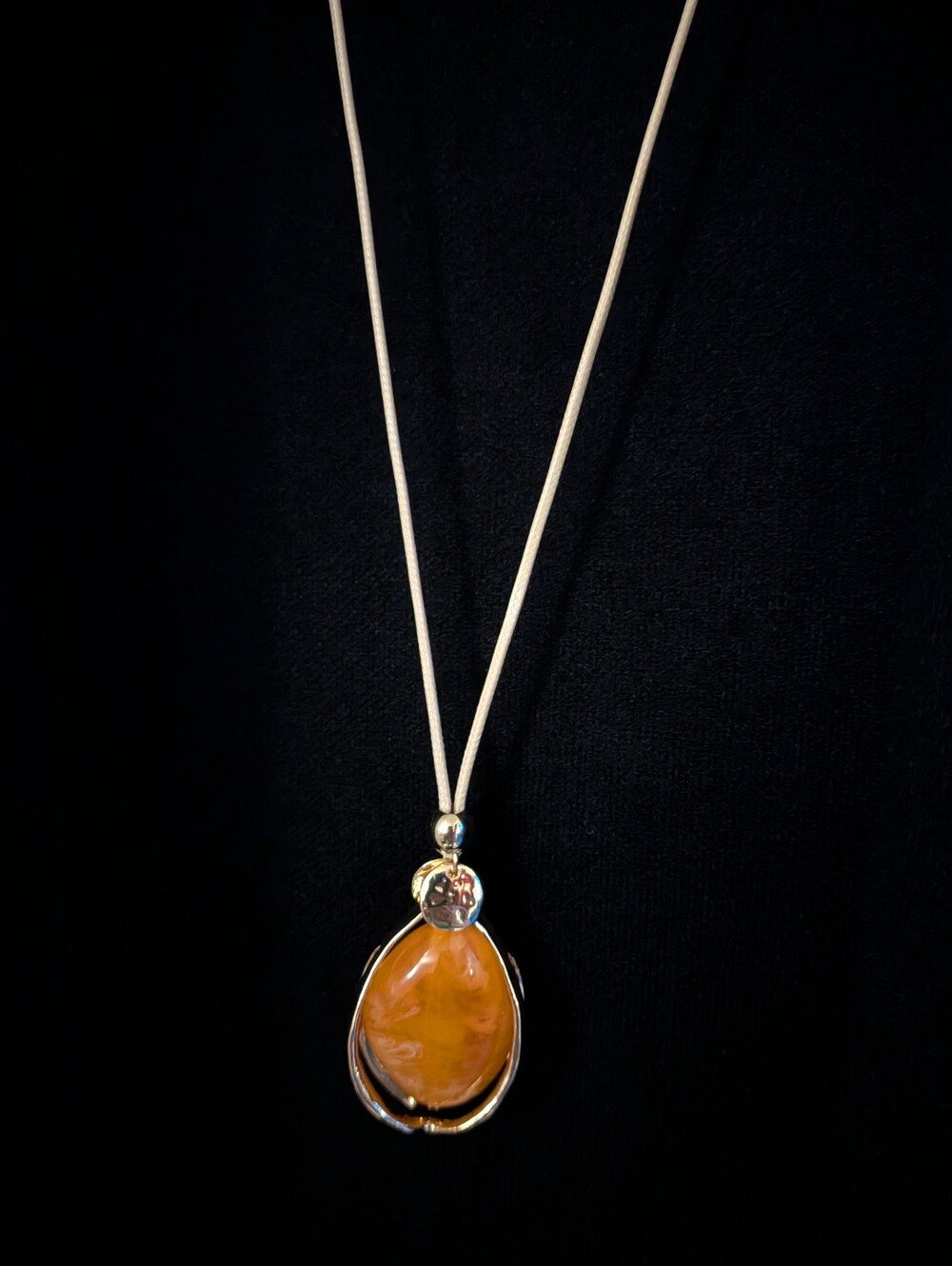 Gold-Tone Teardrop Pendant Necklace โ Amber Orange